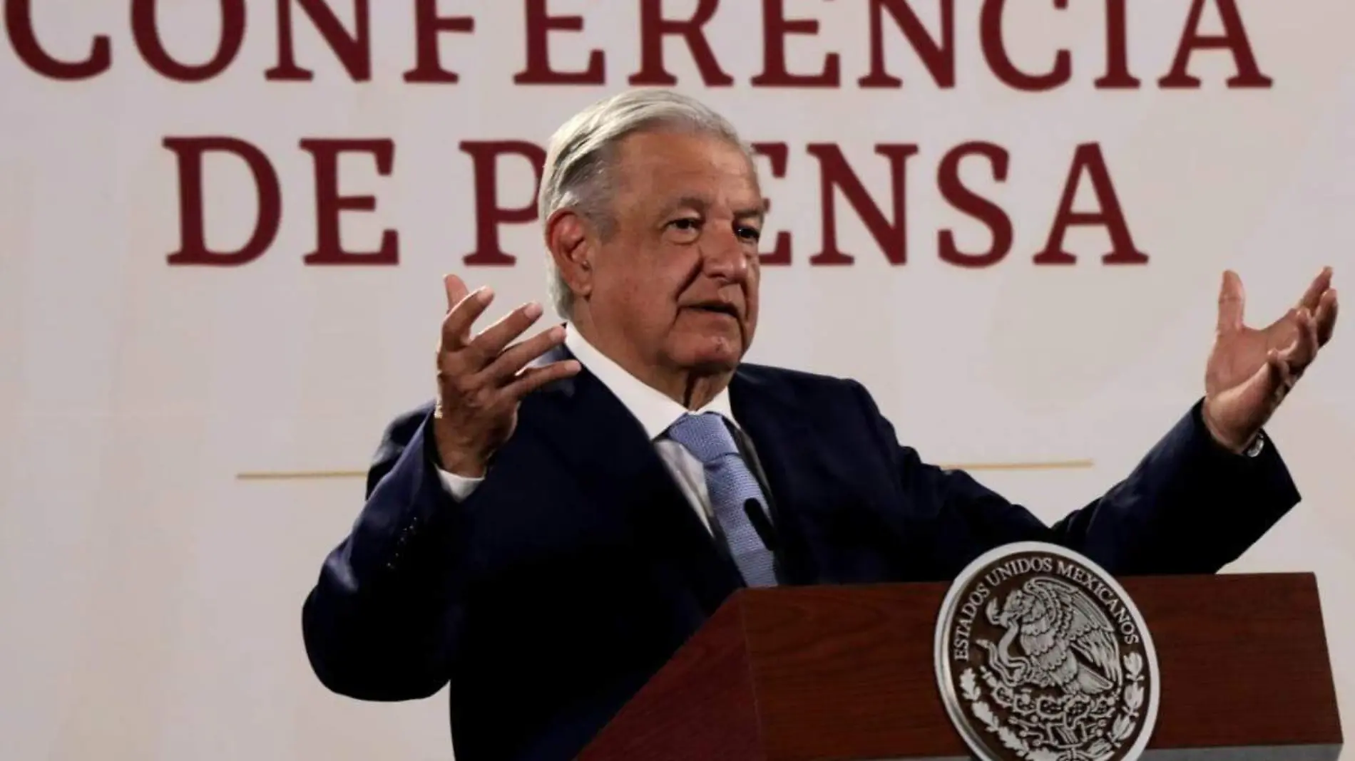 AMLO hospitales maestros